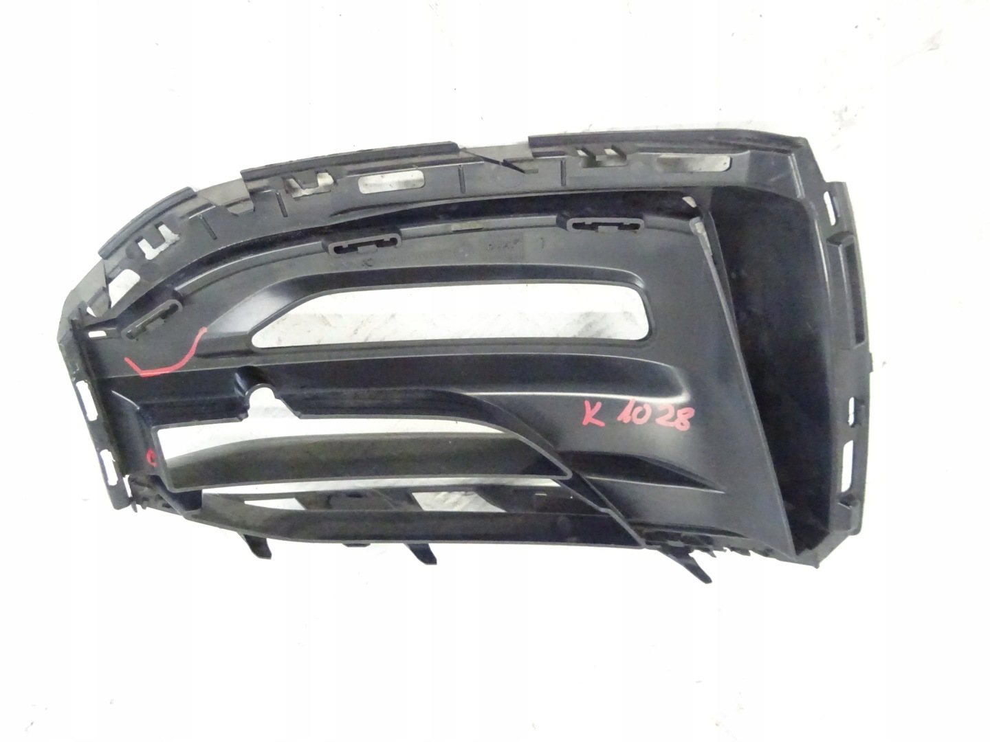 grid of a bumper front front right BMW 1 F40 51117459718