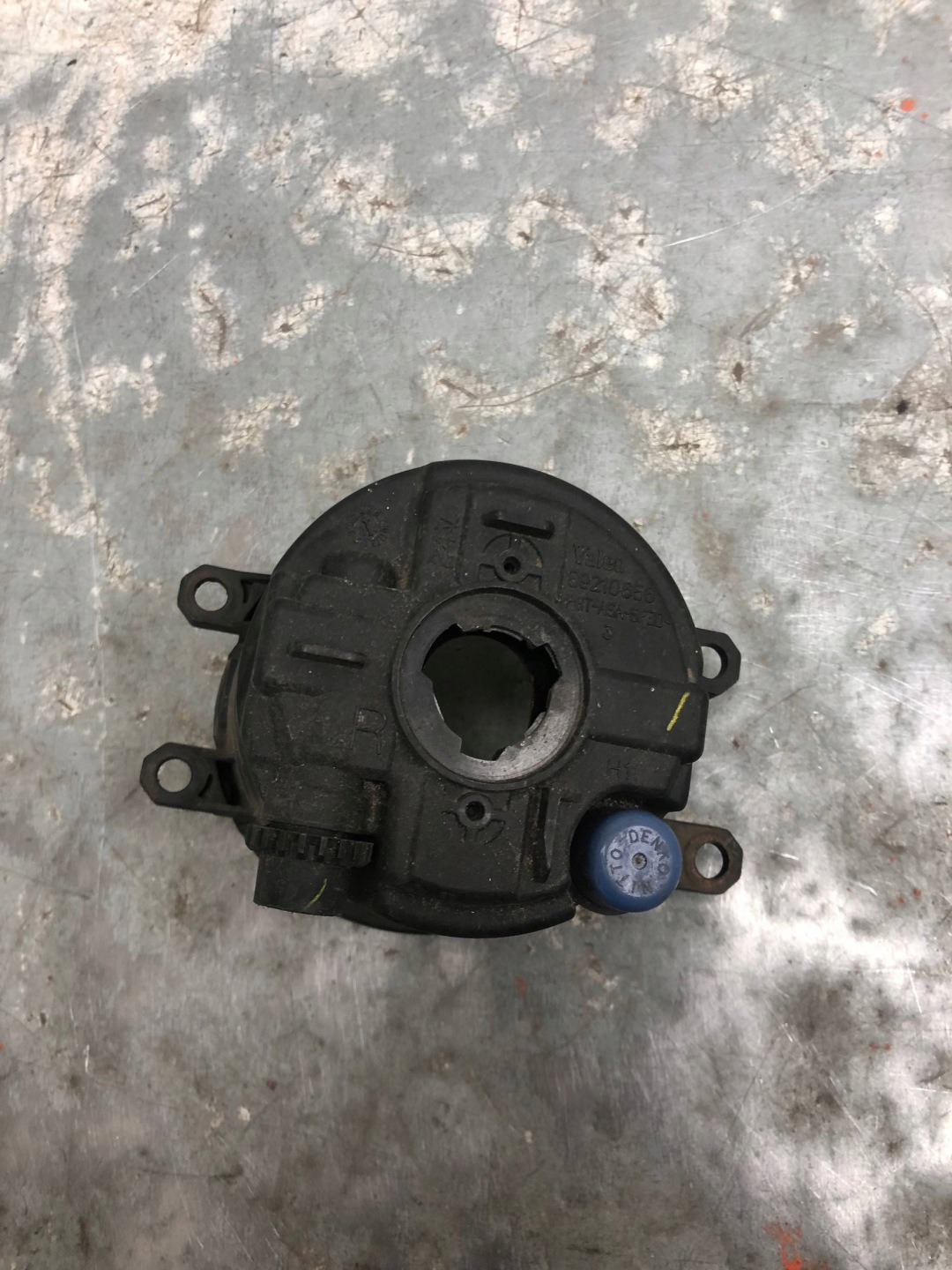fog light right front TOYOTA AURIS 81210-0D041