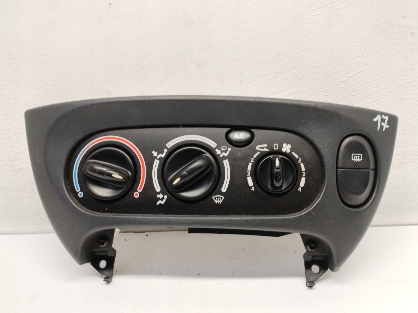 control panel air conditioning devices of the air conditioning Renault 7700432138