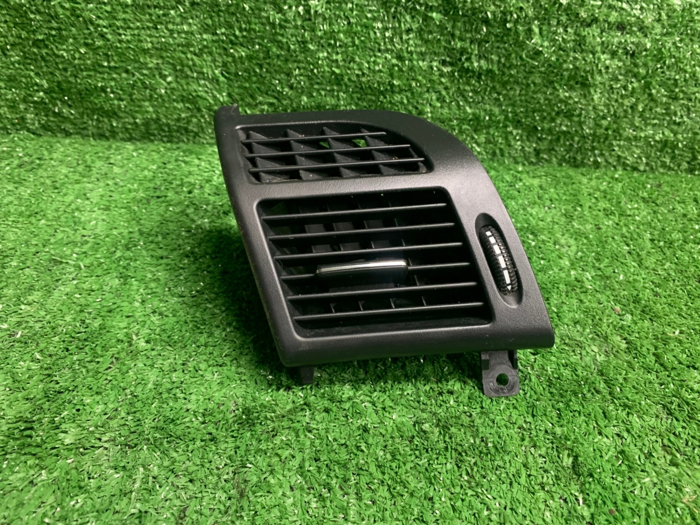 Mercedes w211 grid air conditioning devices intake right 2118301154 black