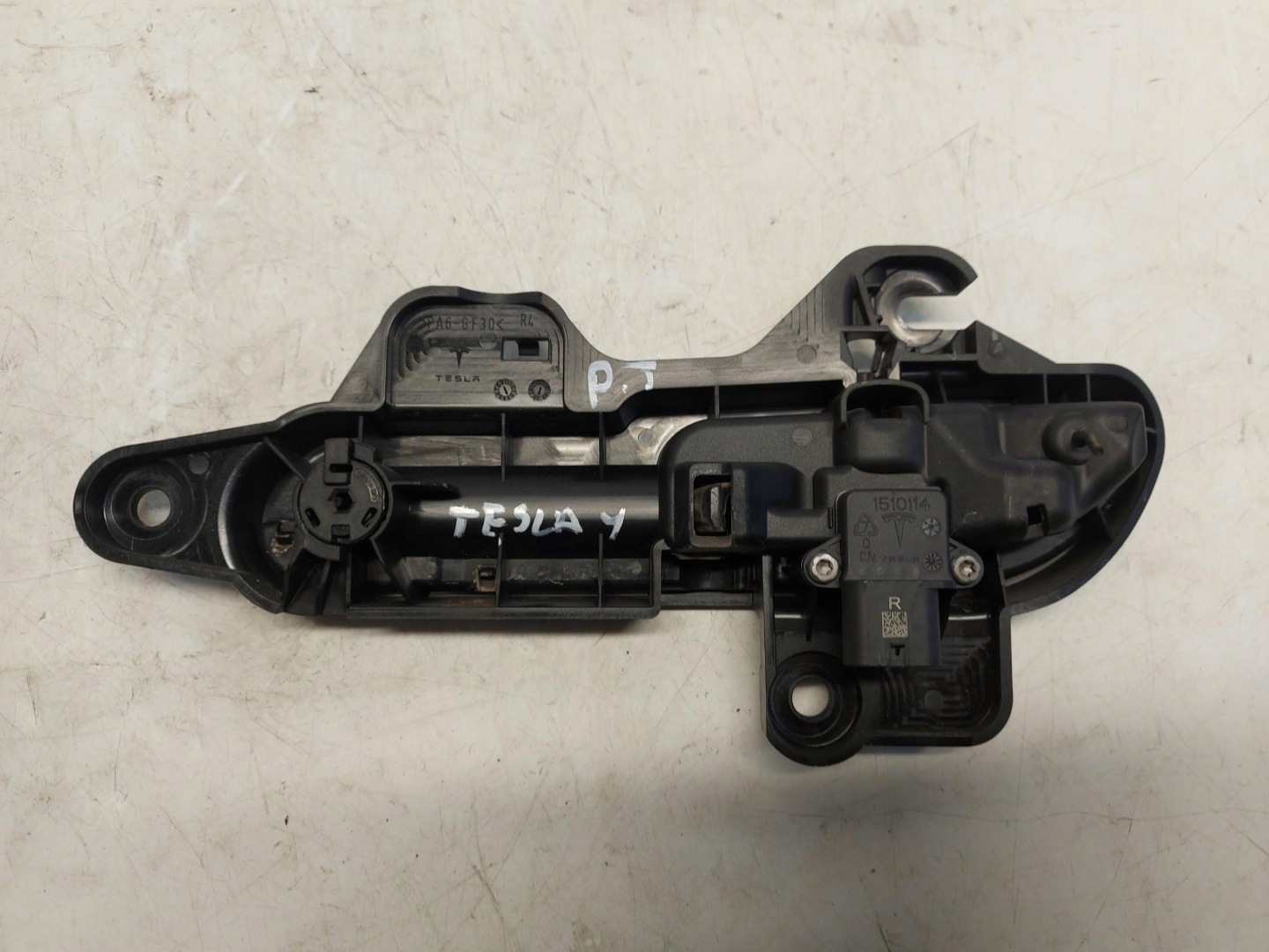 TESLA MODEL Y 2023r handle rear part right 1528115-00-D