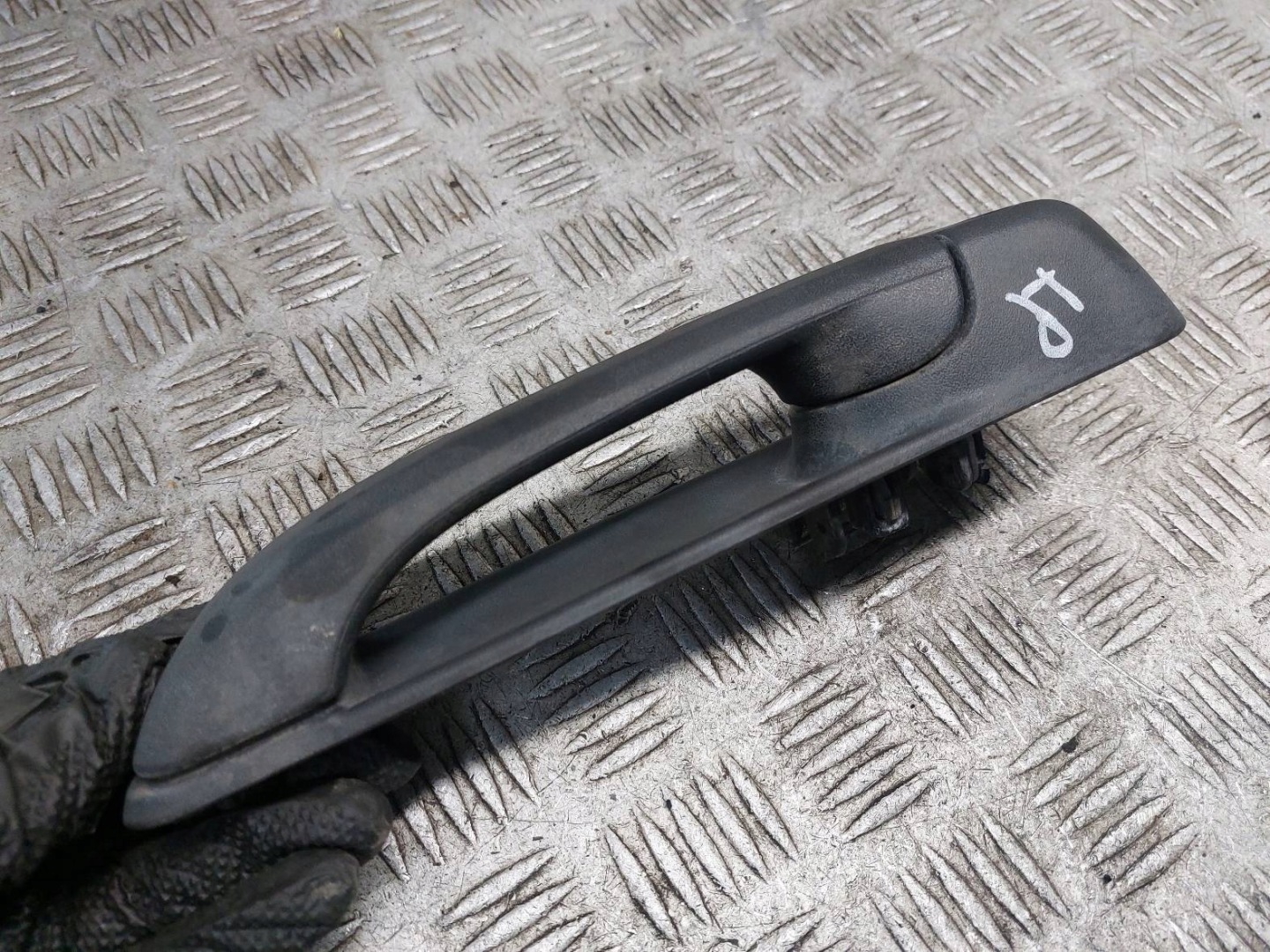 handle exterior door left front + lock cylinder RAM 1500 and LIFT 2013
