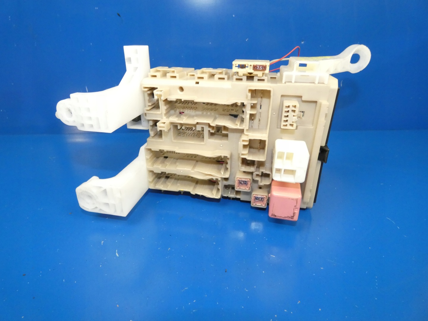 TOYOTA VERSO 09- Module fusibles Module BSI