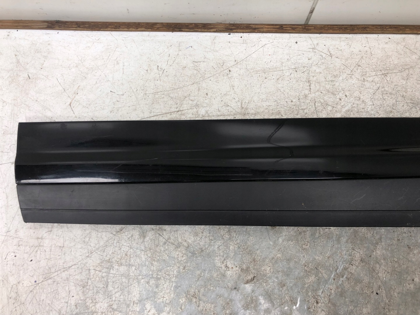 moulding door left front PORSCHE CAYENNE 7P5837787Q