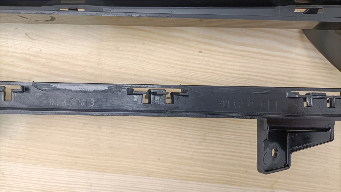 LAMBORGHINI URUS 4ML LIFT left grid of a bumper new original DOM/M3