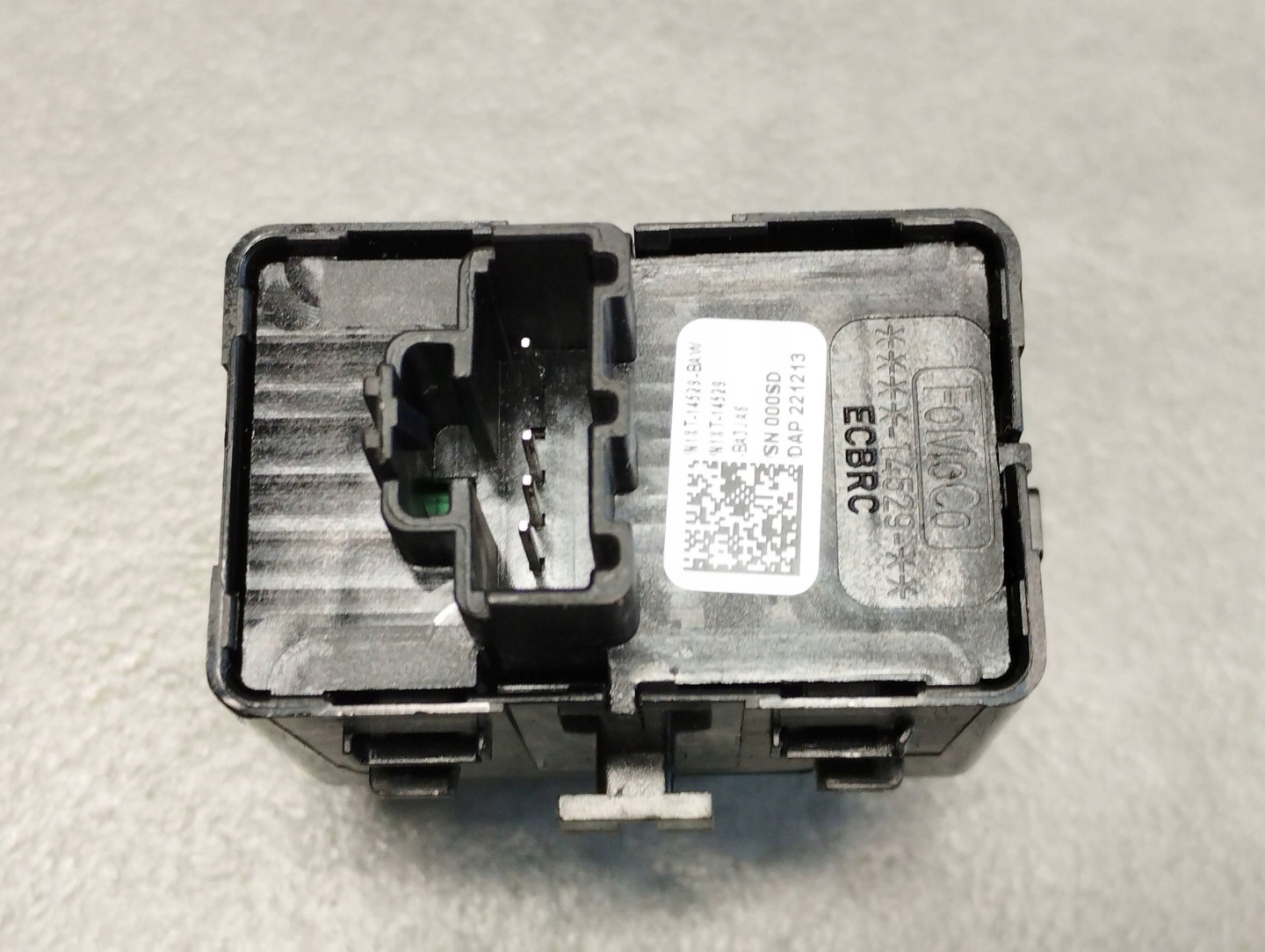 Volkswagen Amarok II 2023 switch windows N1XT14529BAW