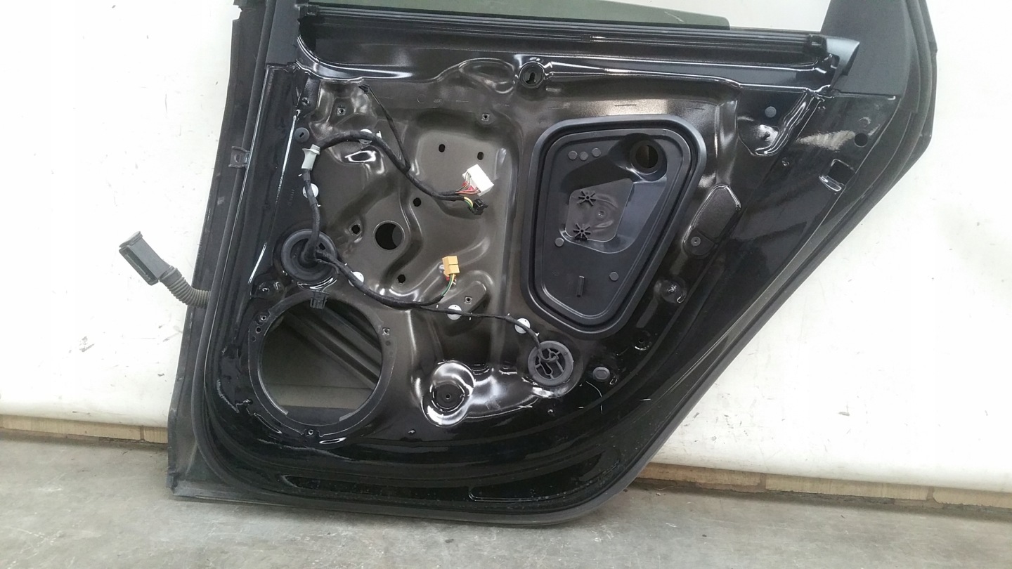 door right rear part LY95 Audi A4 B9 2015r