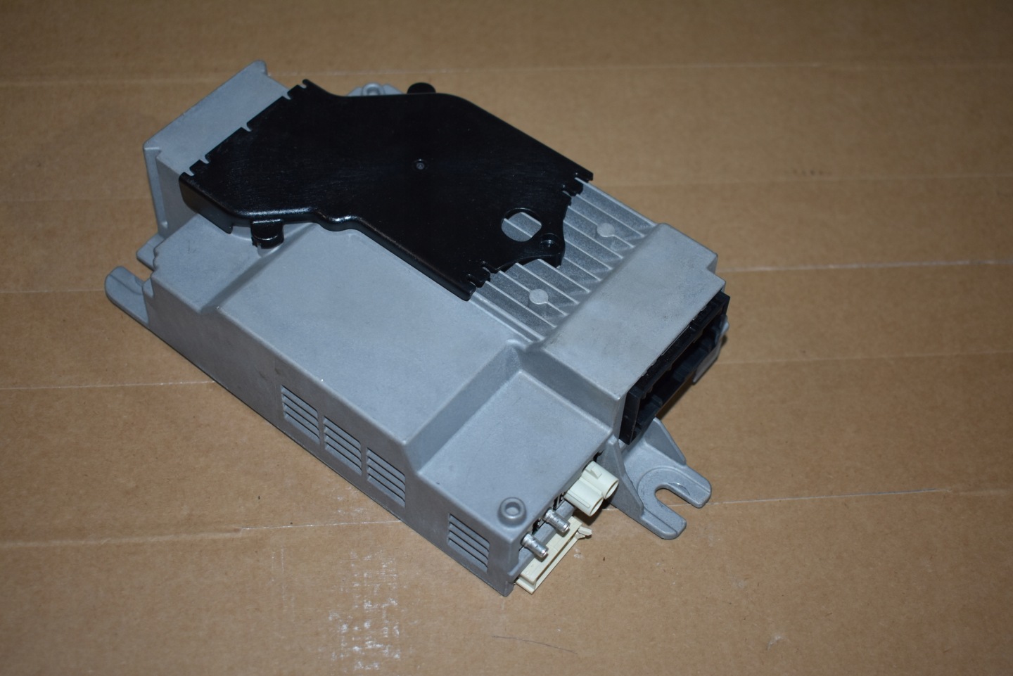 IDEALNY amplifier HIFI HARMAN KARDON BMW 1 9