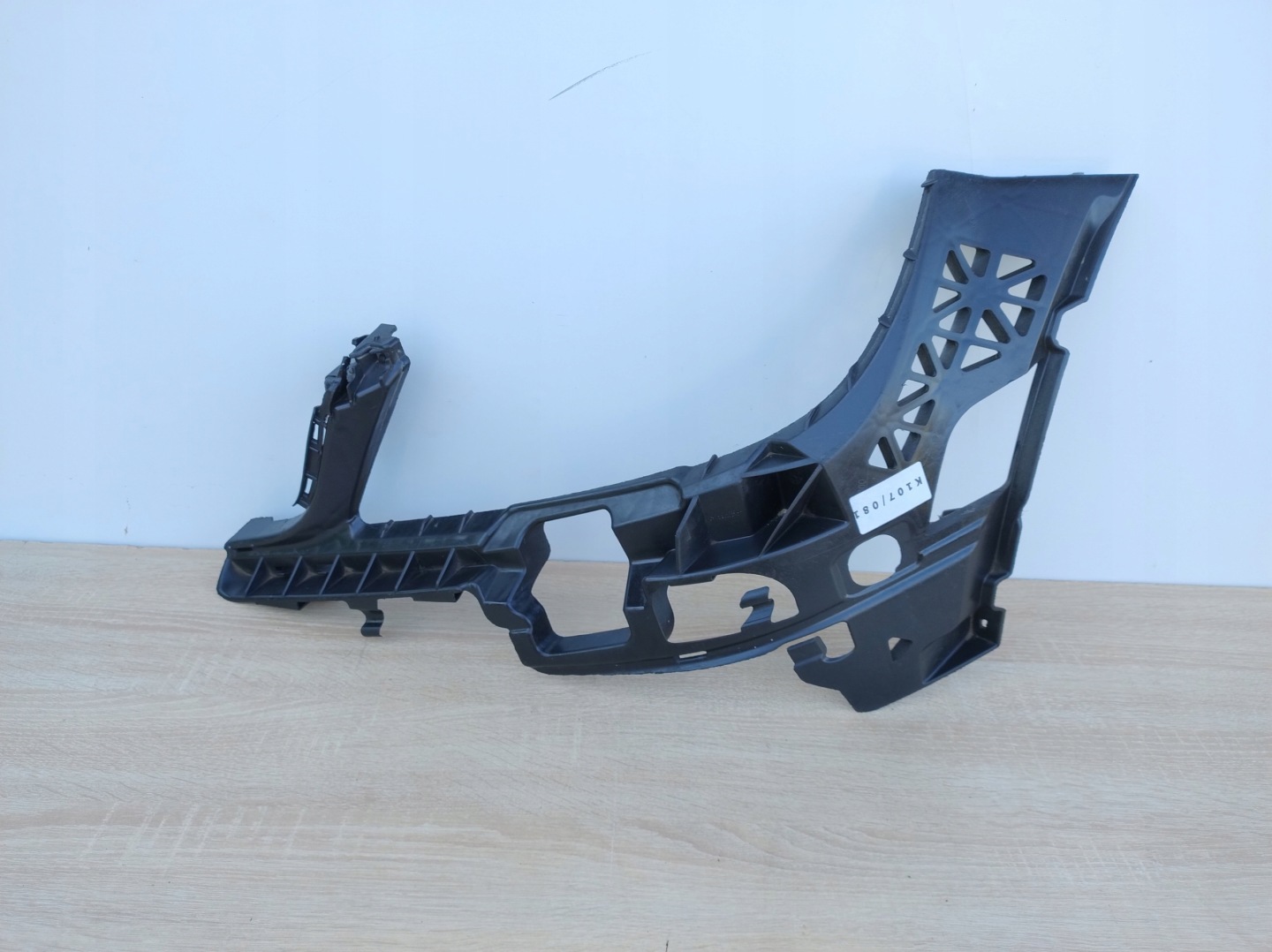 MERCEDES C-KLASA W204 left bumper bracket front