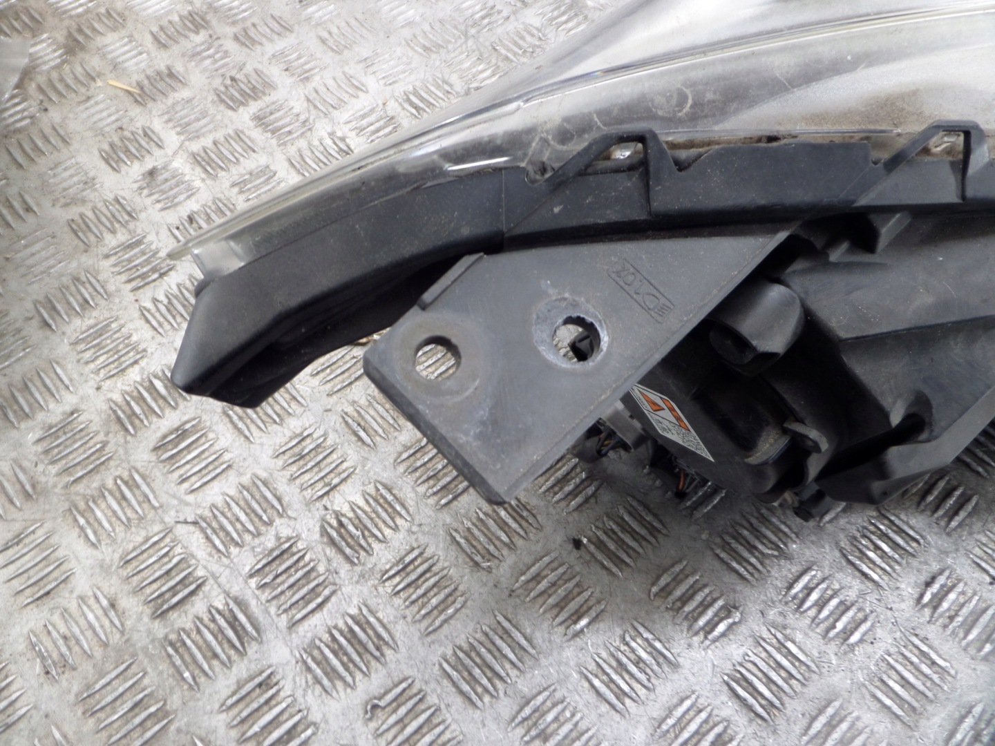 MAZDA 3 light left XENON 13-16r. BHT551040
