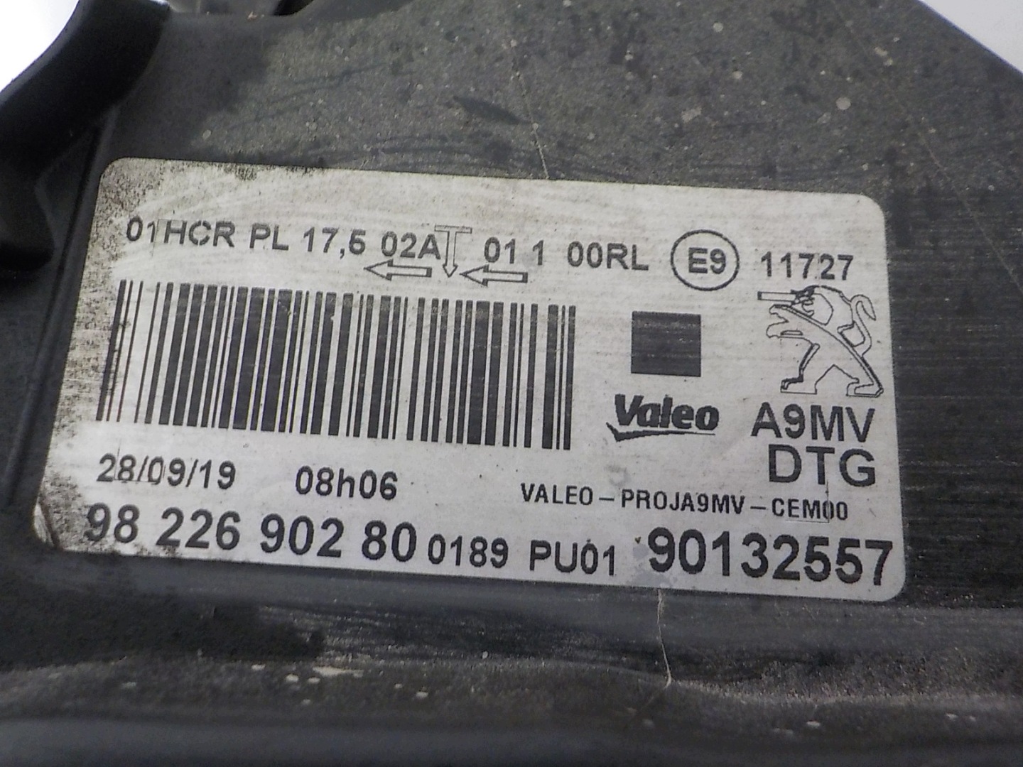 PEUGEOT 208 and LIFT light right front front UK 9822690280