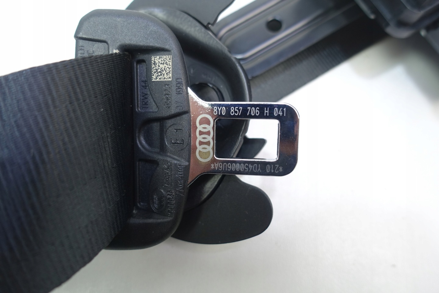 tension belt safety right front AUDI A3 8Y 20