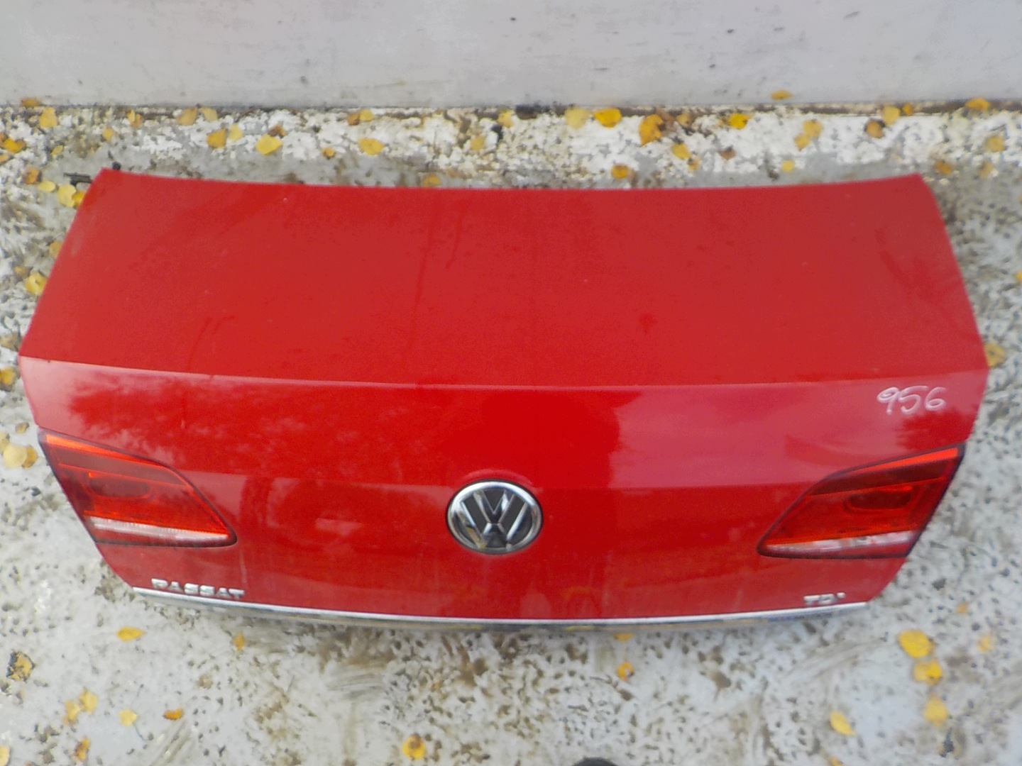956 VOLKSWAGEN PASSAT B7 sedan boot door rear