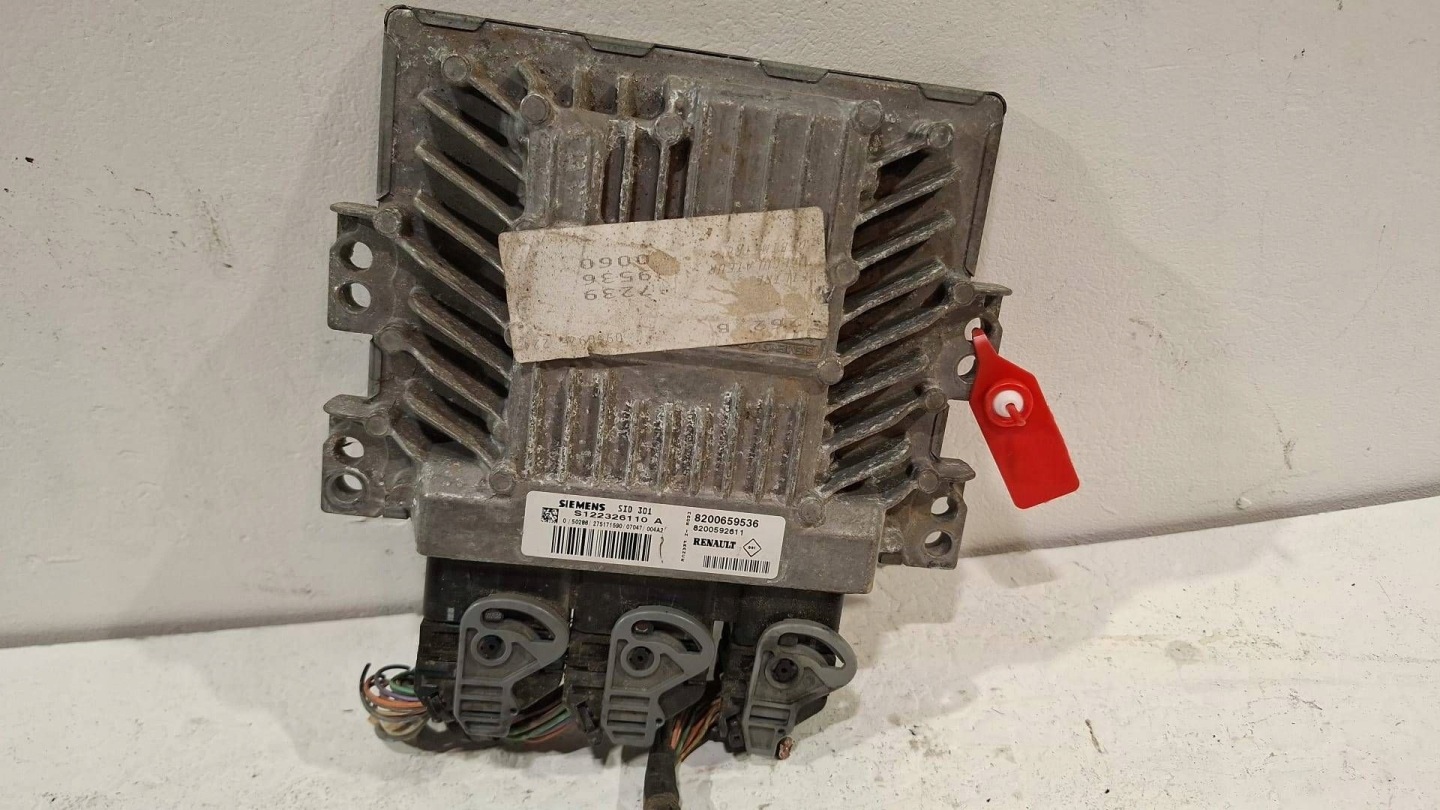 control unit of the engine computer S122326110A Renault Megane Scenic II 1.5 DCI