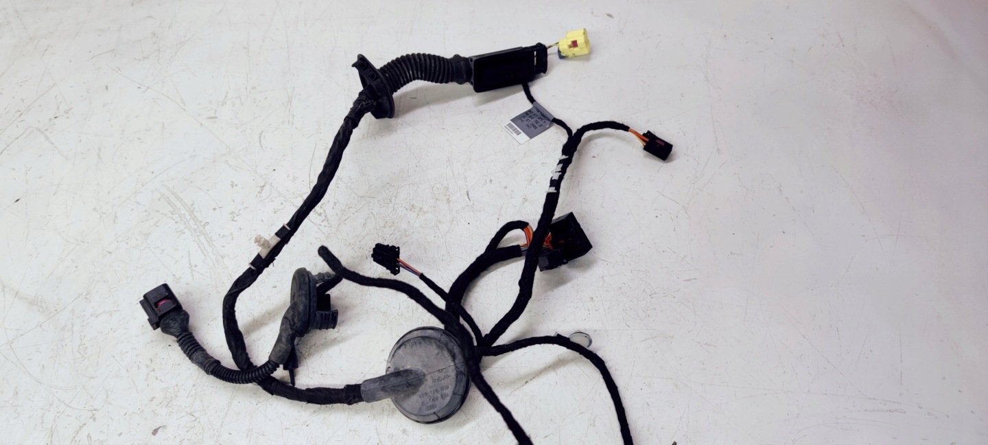 bundle door left front AUDI A4 B8 8K0971029M