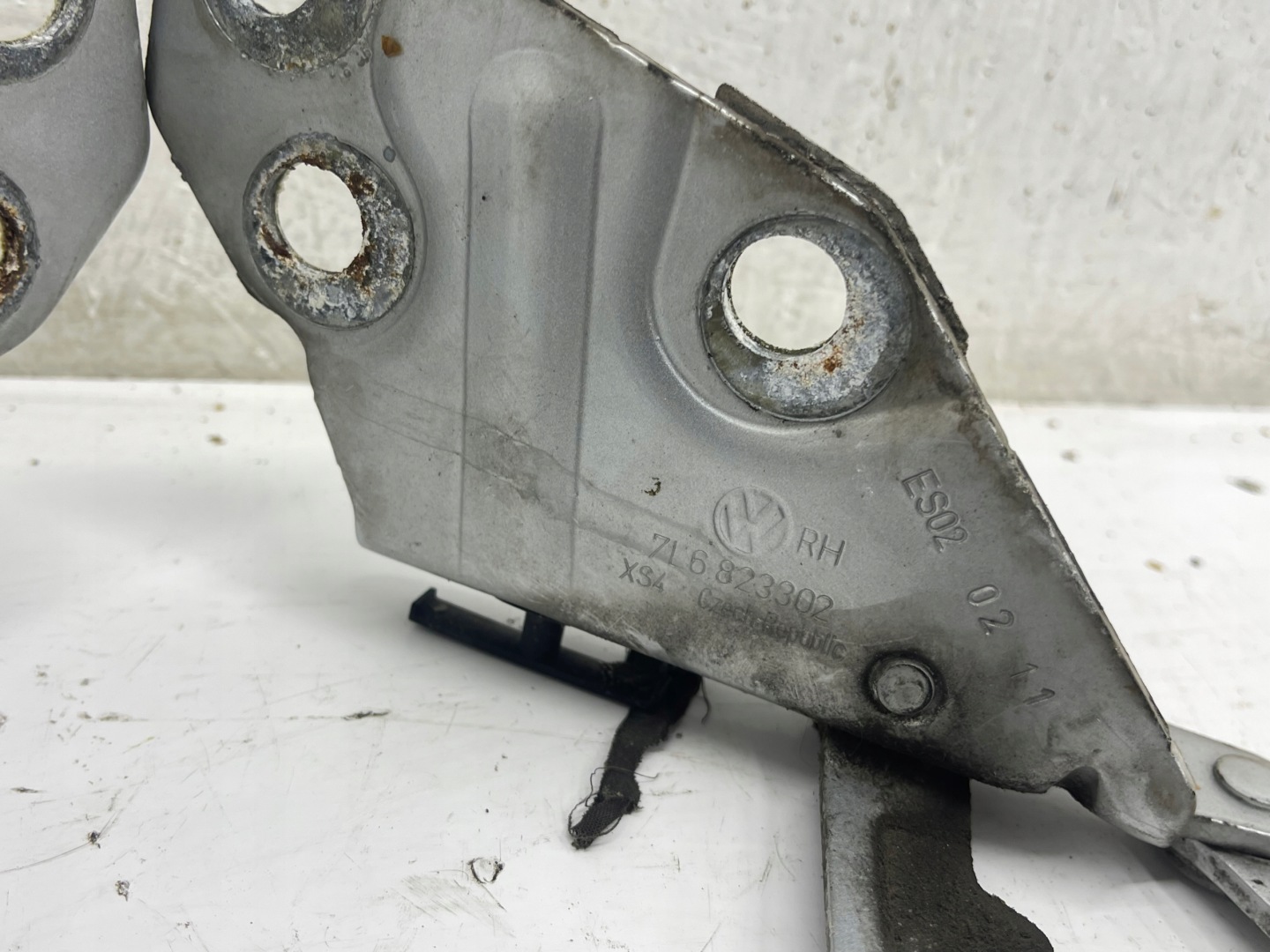 VW TOUAREG 7L hinge bonnets right left LA7W 7L6823301 7L6823302 KOMPLET
