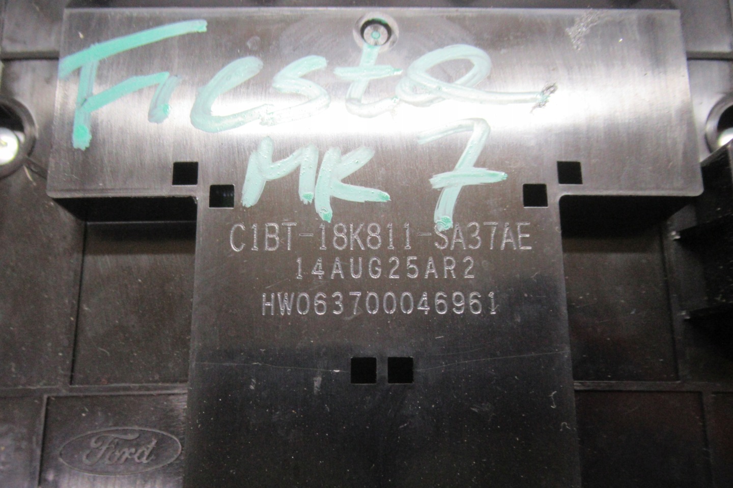 FORD FIESTA MK7 14R PANEL RADIA SONY