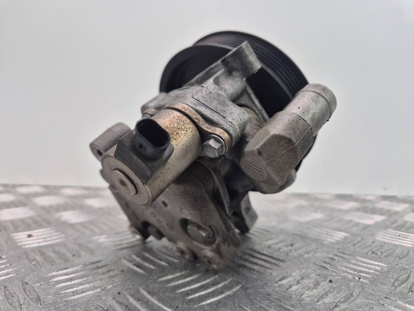 Mercedes E200 CGI W212 servo pump A0064666801