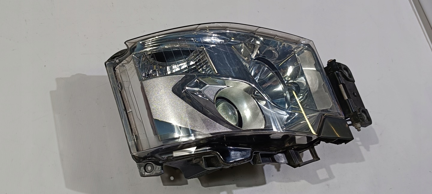 light front front right Renault Gama T - Range