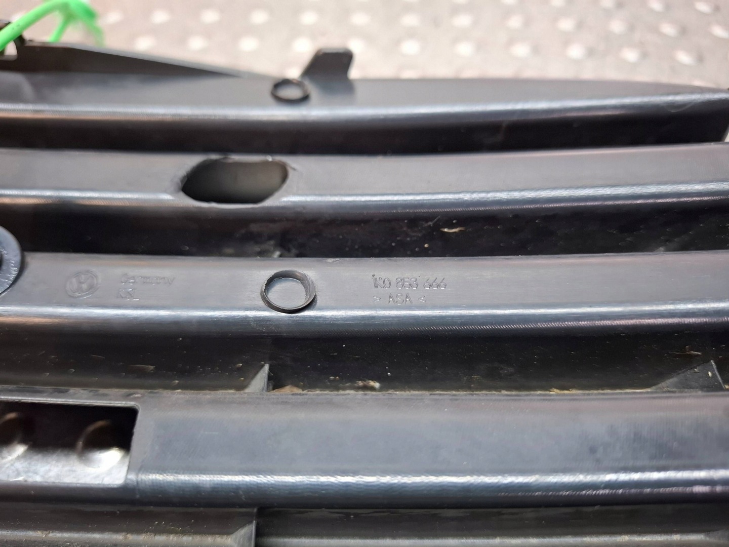 grid grille of a bumper front right 1K0853666 VW GOLF V