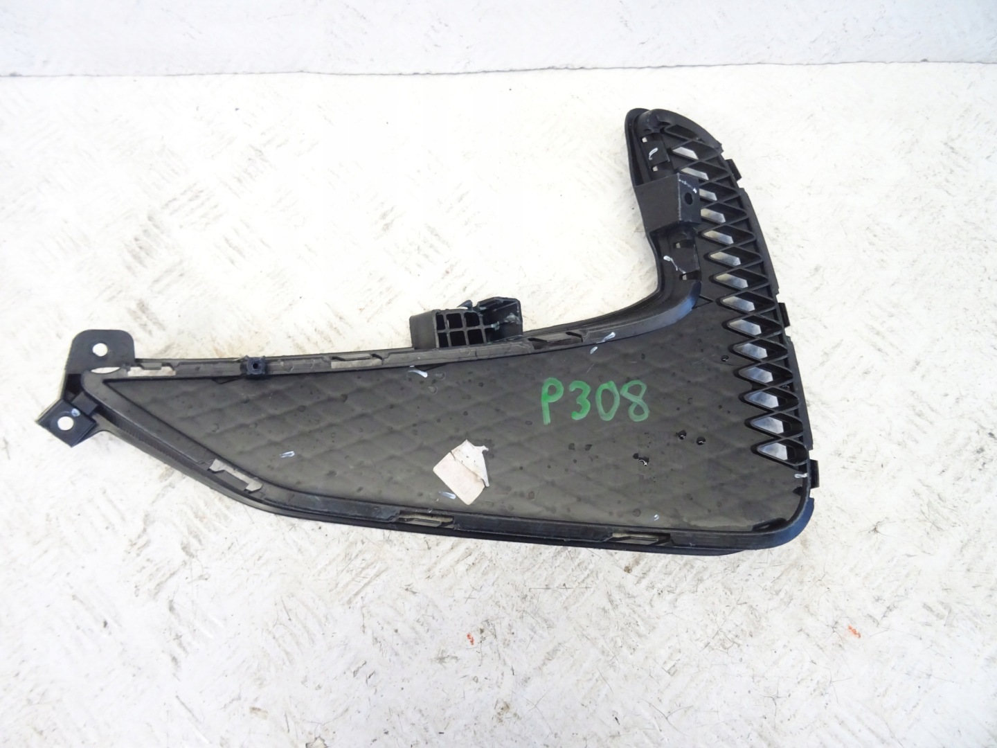 grid of a bumper front front right MG3 MG 3 EV ELECTRIC P11222236R