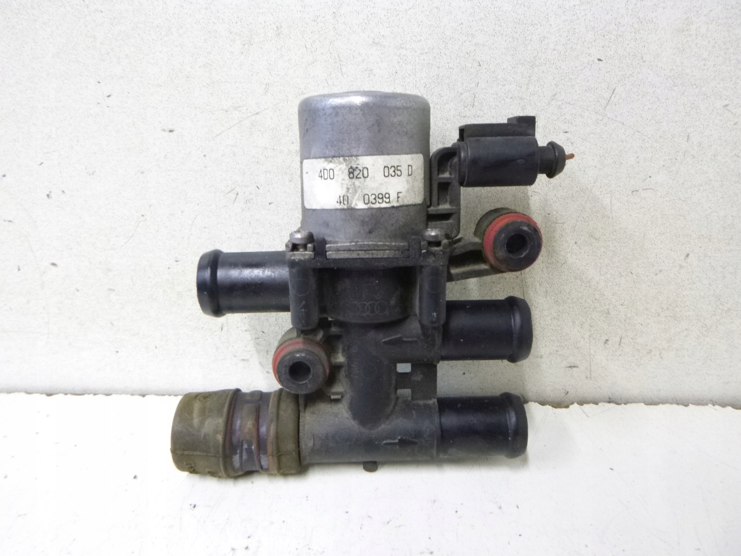 POMPE CIRCULATION D’EAU ÉLECTROVANNE AUDI A6 C6 3.2 4D0 820 035D 2006R.