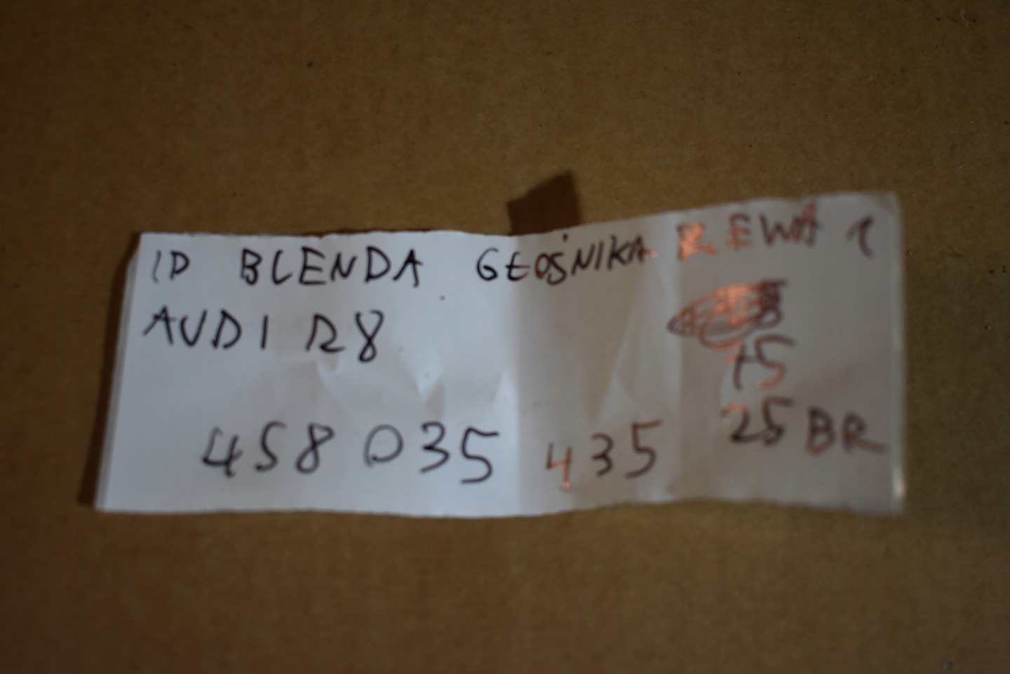 IDEALNA krytka repráku levá AUDI R8 1