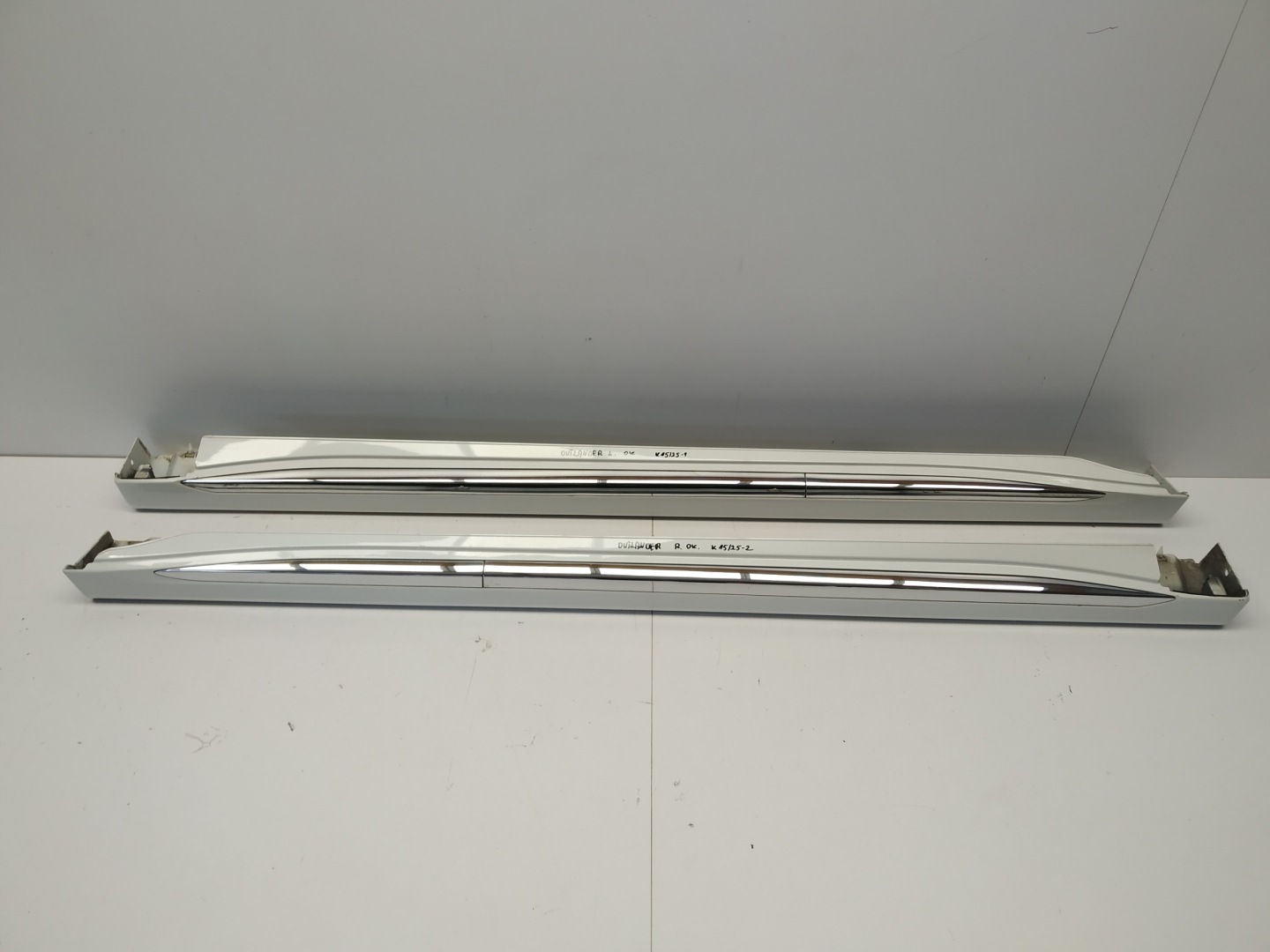 Mitsubishi Outlander III PHEV threshold moulding threshold cap left right biala