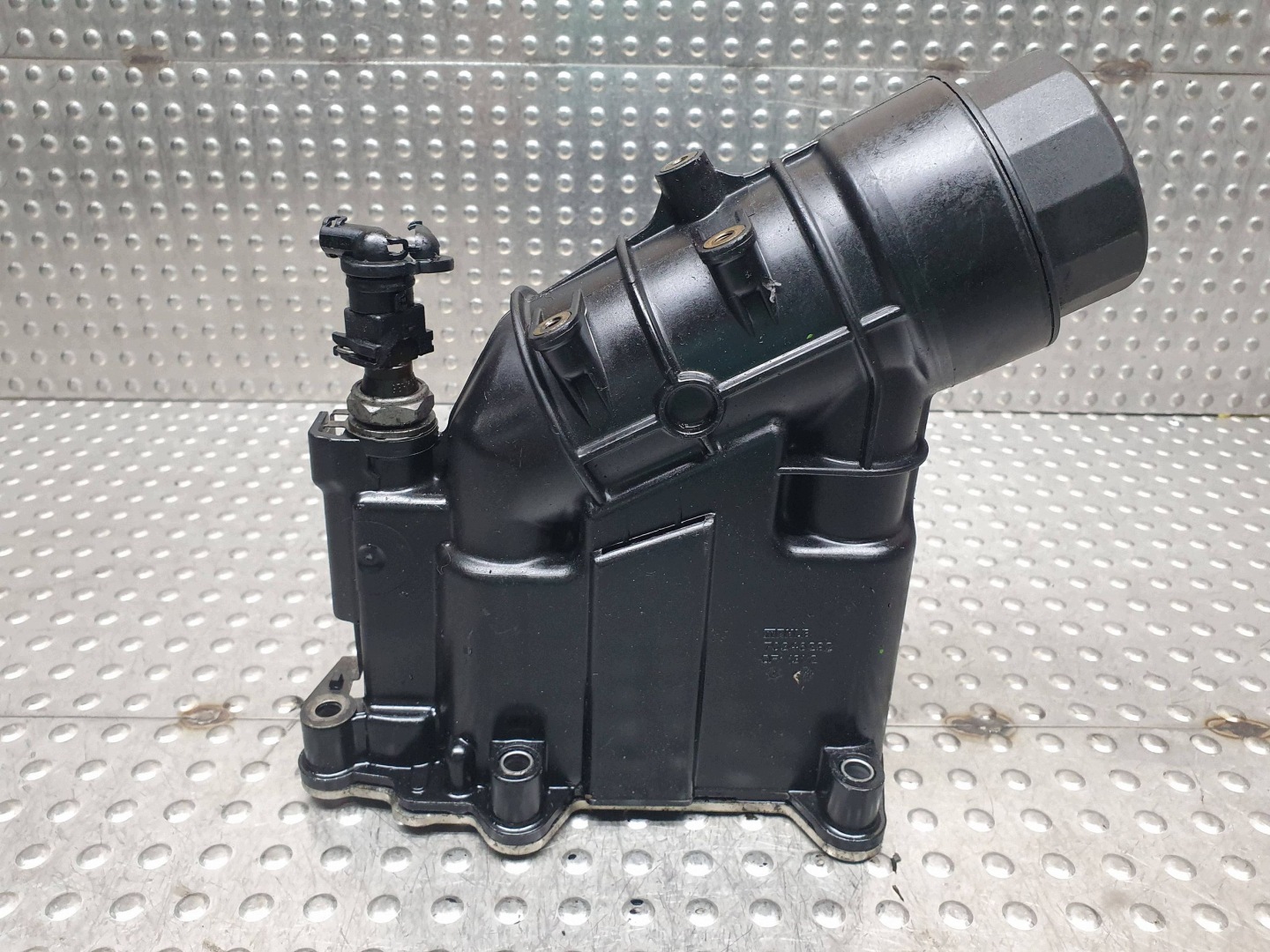 oil filter holder 7807799 BMW E90 E83 E87 E91 E60 E88 E92 E93 2.0D N47