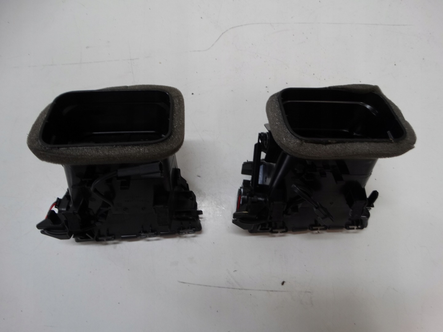 grid air conditioning devices left AUDI Q5 80B820901