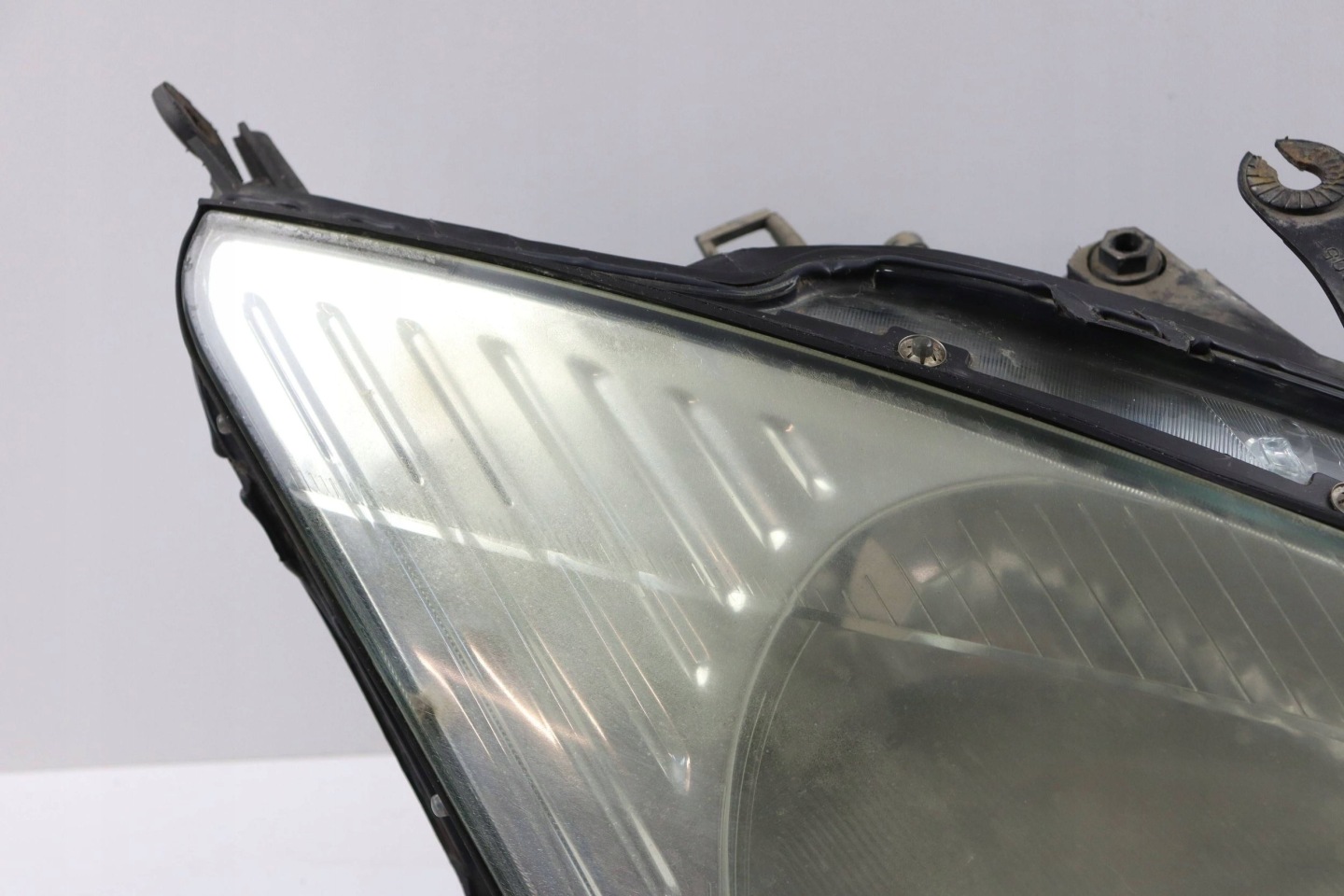 FORD FOCUS MK1 and light front right front EUROPA XS4X-13005-AE