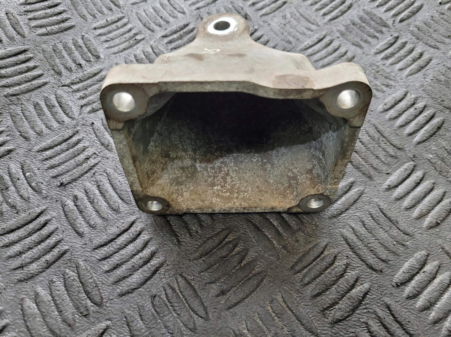 support holder of the engine left SSANGYONG RODIUS II 2.2 D XDI