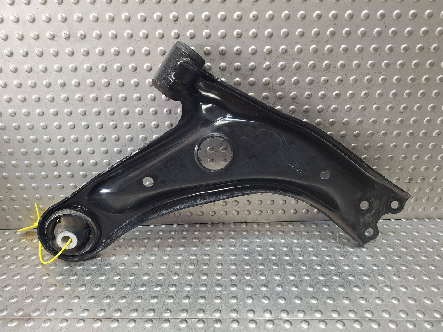 arm left front TOYOTA YARIS CROSS 20-26 48606-K0020