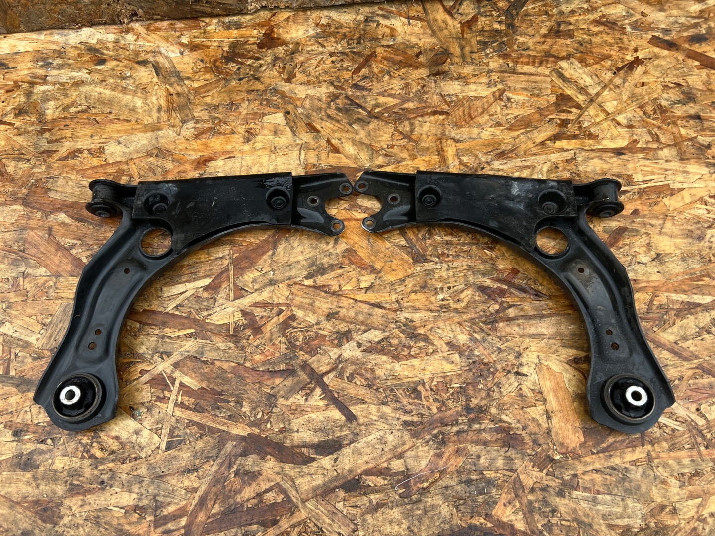 arm front left AUDI A1 ARONA IBIZA POLO 2Q0