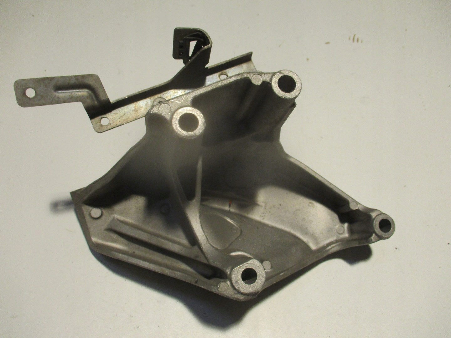 GETRIEBEHALTER DES MOTORS 070199307B