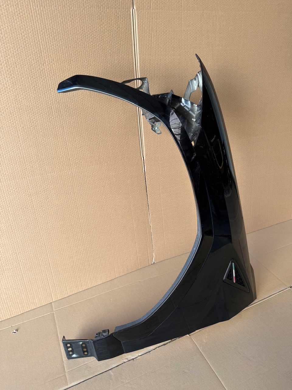 IDEALNY fender left front front + moulding LAMBORGHINI URUS LY9T 1