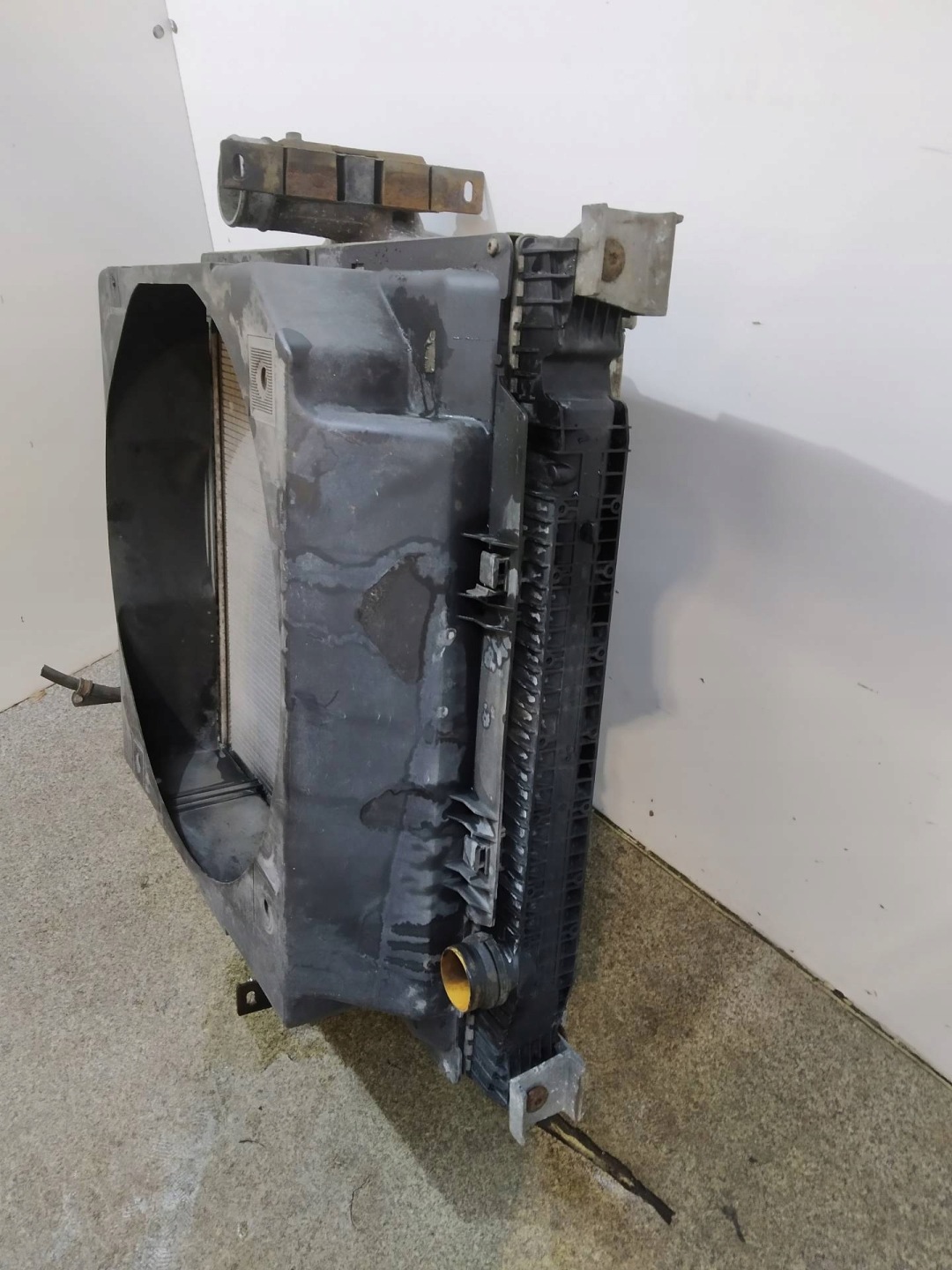 chladič vody intercooler obal 41218267 Iveco Stralis