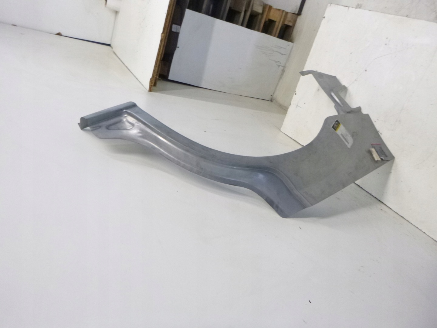 PARAFANGO REPERATURKA POSTERIORE DESTRO MAZDA PREMACY 2005R.