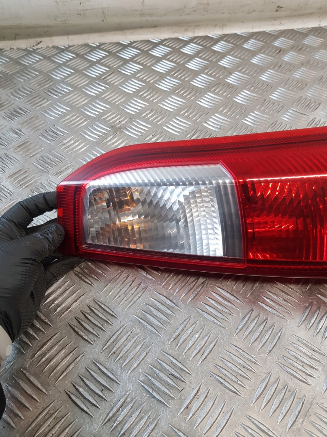 feu droit arrière 13203392 + insert OPEL MERIVA A 05R- EU