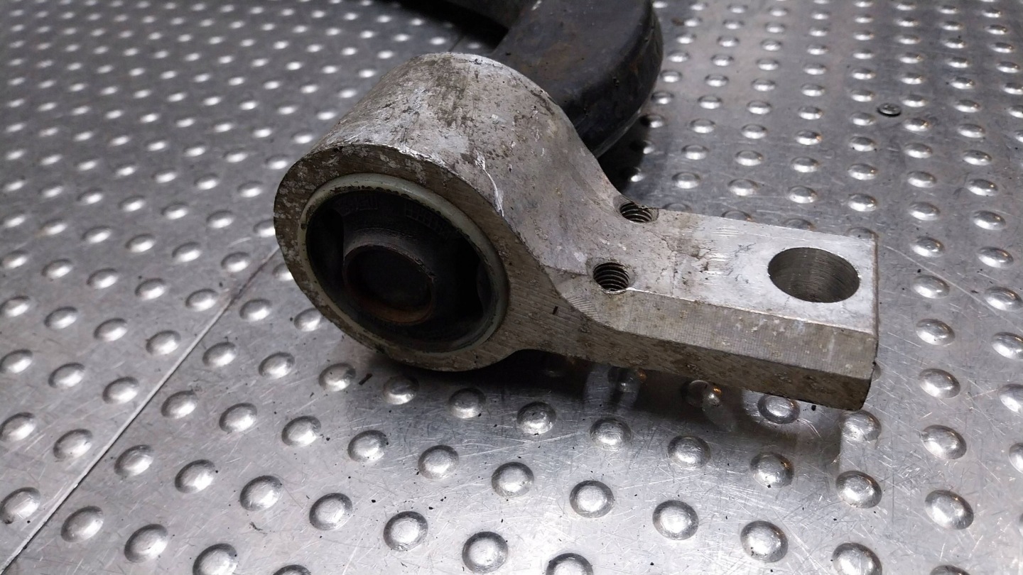 arm left front 2S61-3051-DA FORD FIESTA FUSION MK6