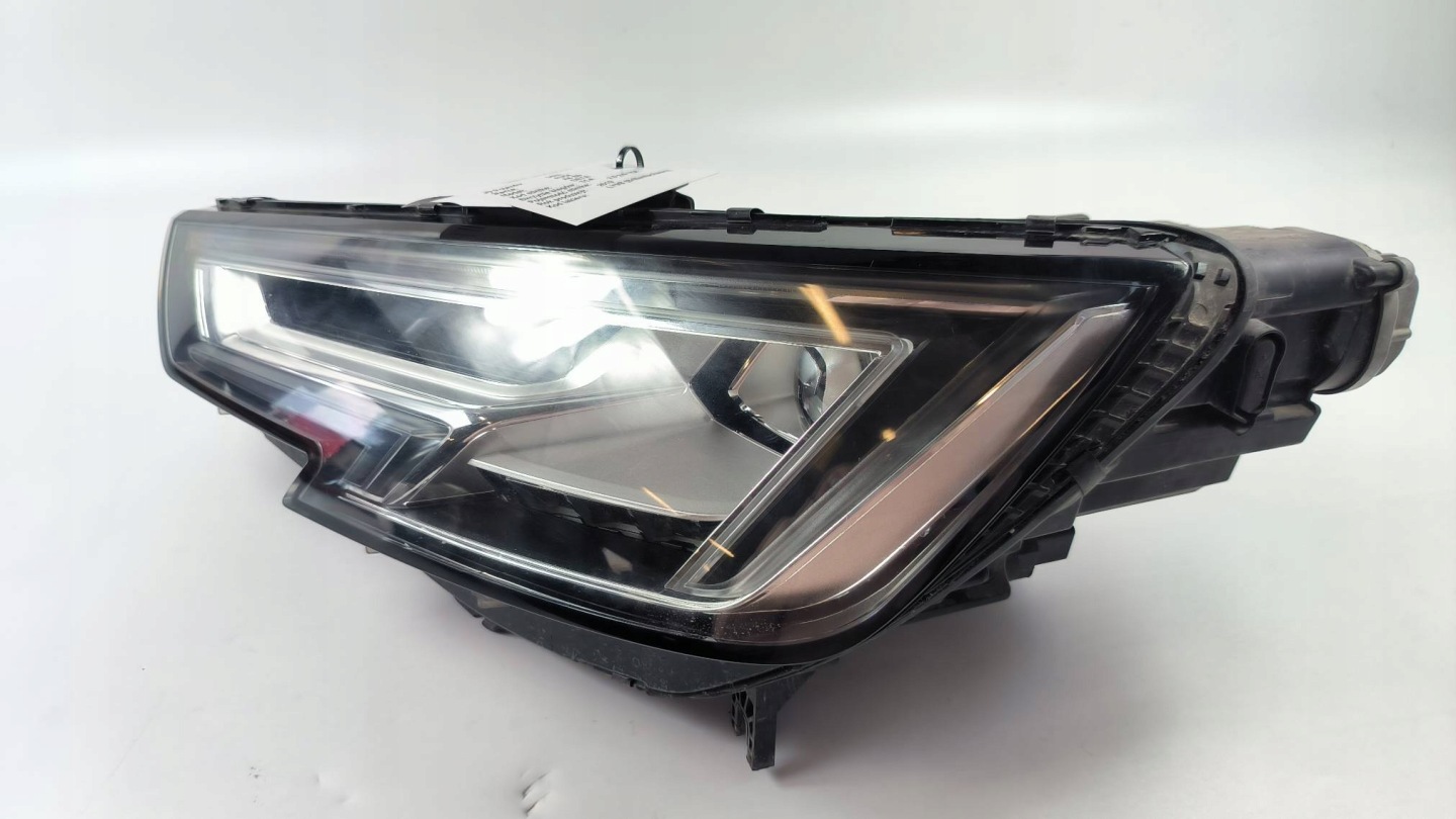 svetlo ľavá predok 8W0941033 AUDI A4 B9
