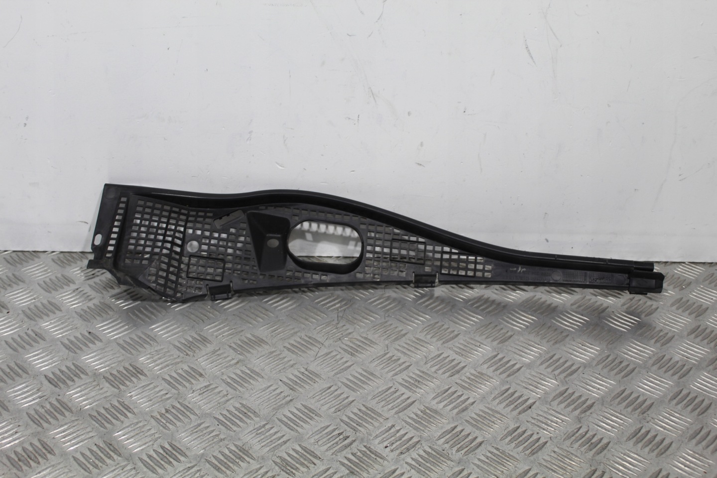 grid under the window right DACIA DUSTER and LIFT