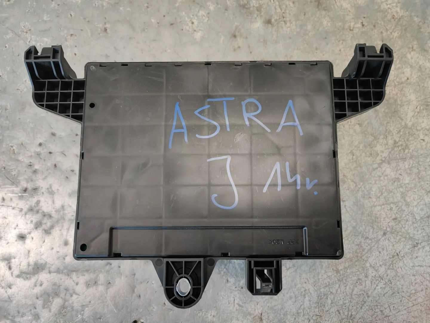 Module fusibles OPEL ASTRA J LIFT 13449201