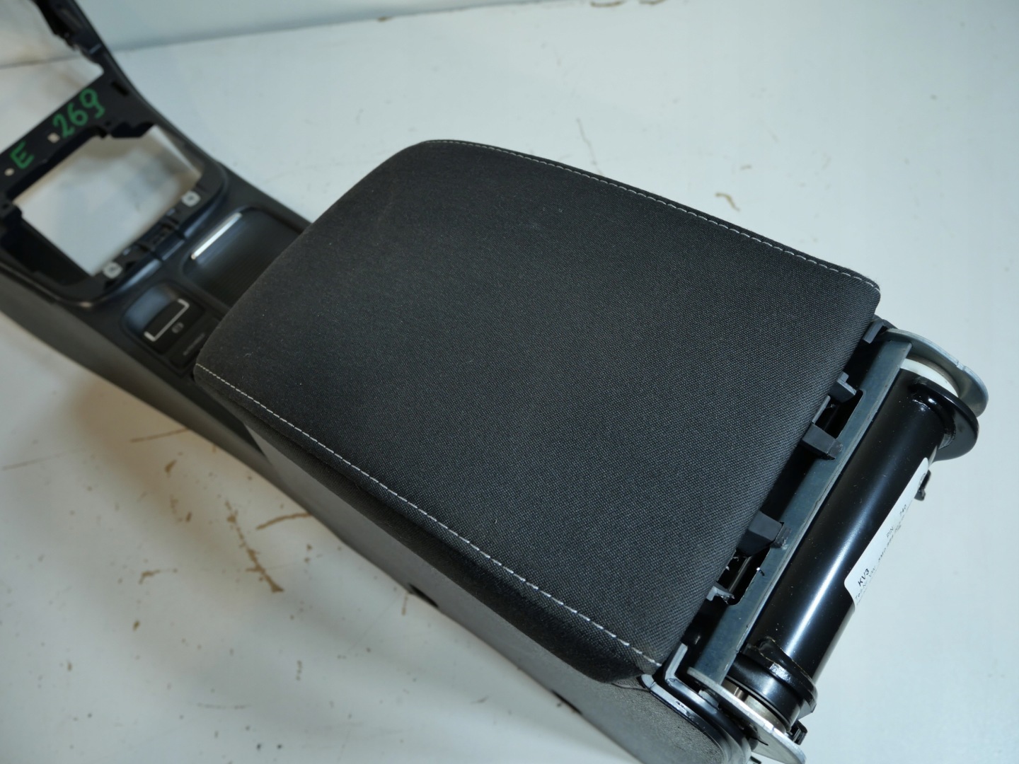 TUNEL armrest VW TIGUAN plus 5N0864251B
