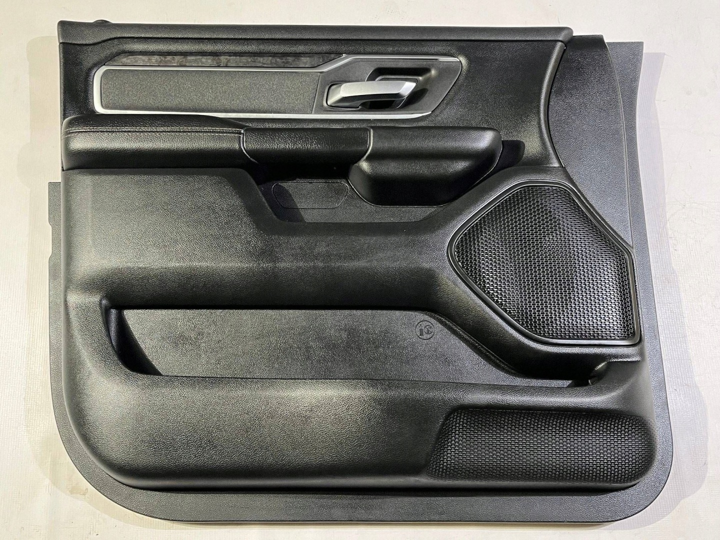 side upholstery door of left przednich front Dodge RAM 1500 2019