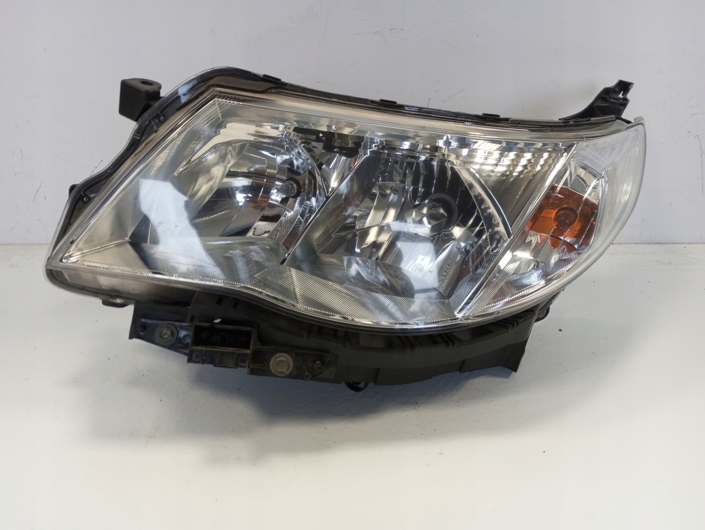 light XENON SUBARU FORESTER left 11R front front
