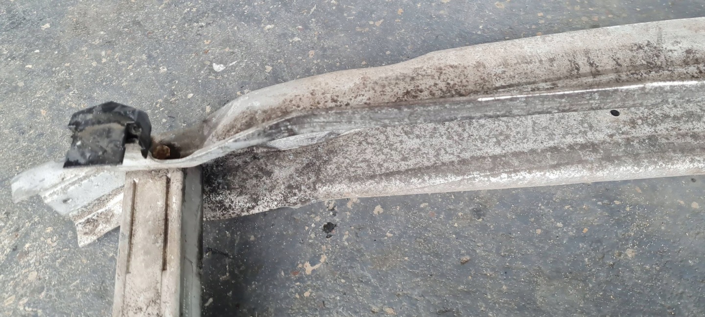 A6 C6 LIFT sider pillar of a bumper front 4F0807111E