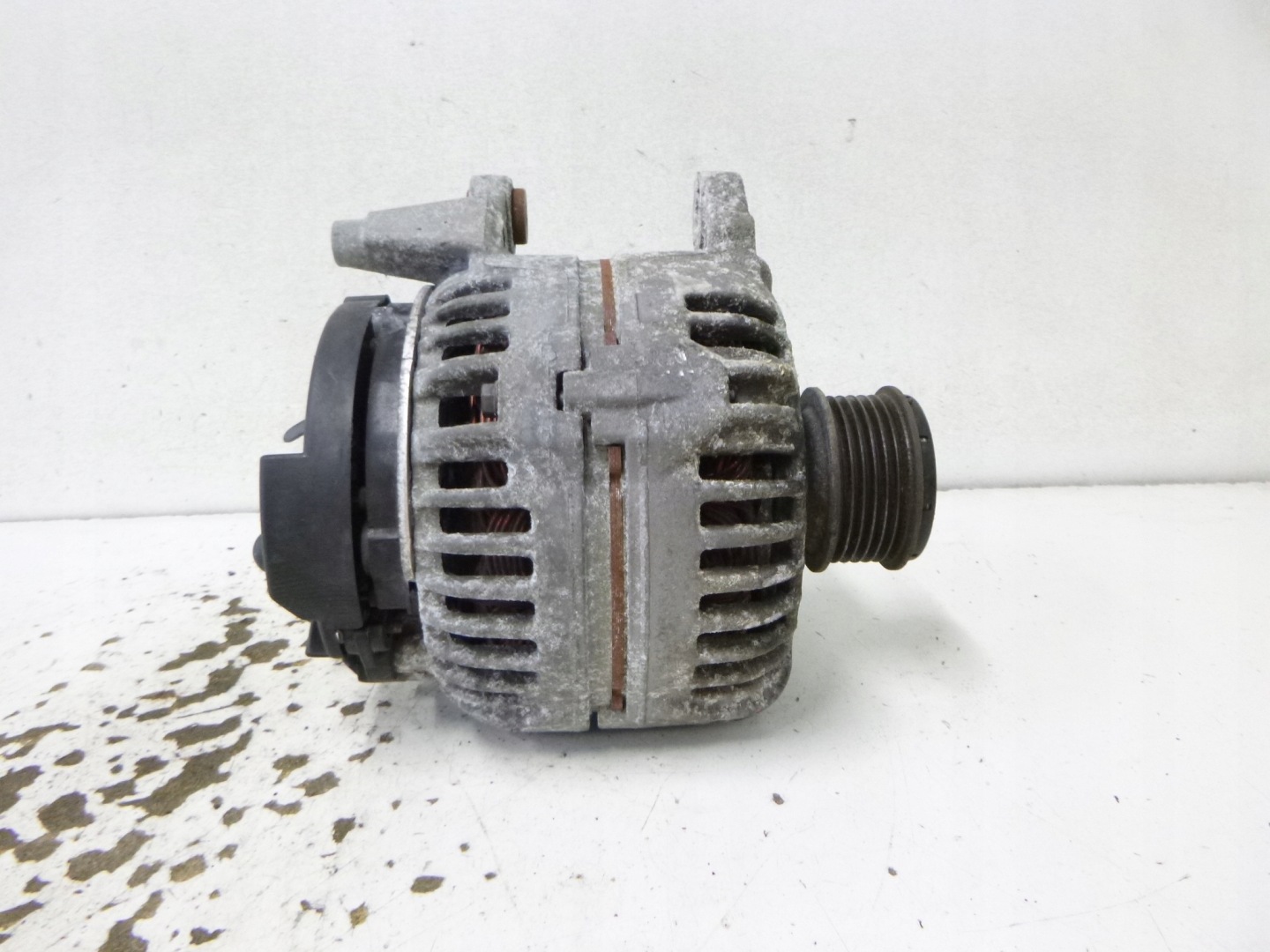 Alternator AUDI A4 B7 S-LINE 2.0 TDI 140A 06F903023J BOSCH