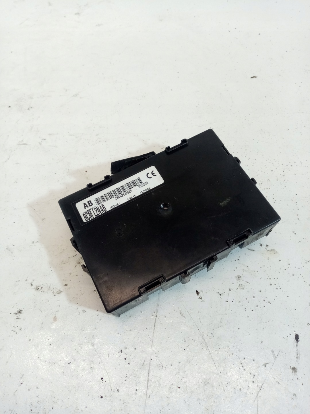 module control unit BCM NISSAN NOTE 284B2EM02E