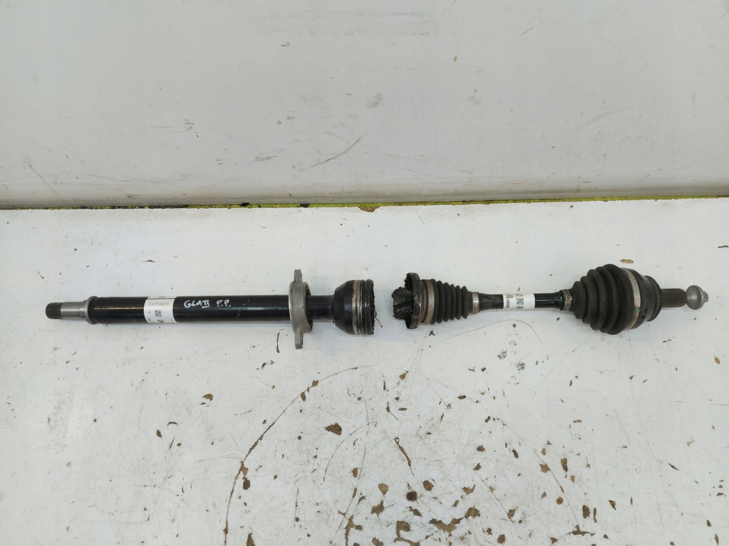MERCEDES GLA 200 II H247 1.3TB semi-axis front right A1773300801